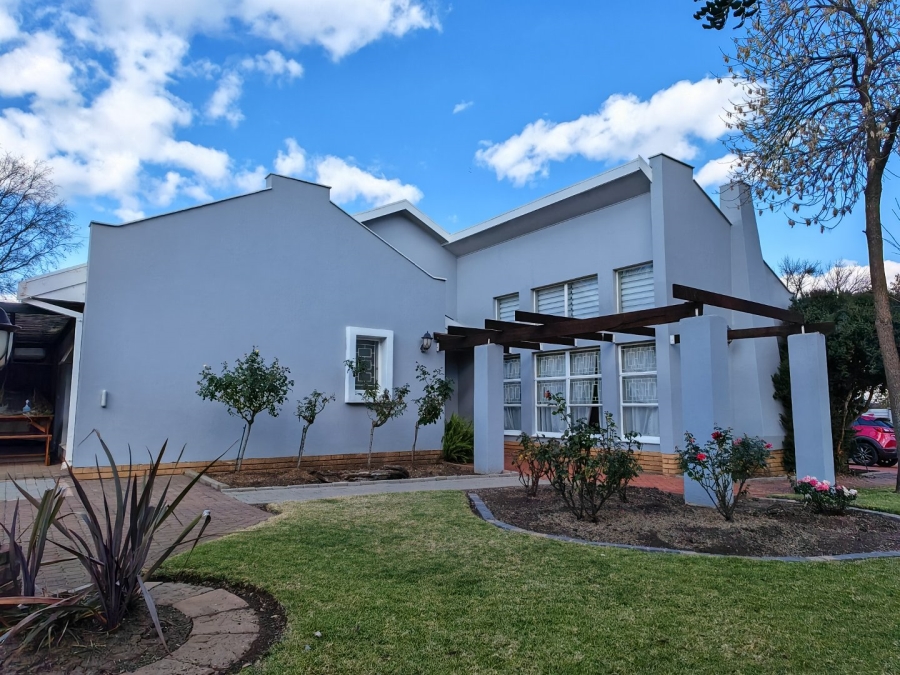 5 Bedroom Property for Sale in Heuwelsig Free State